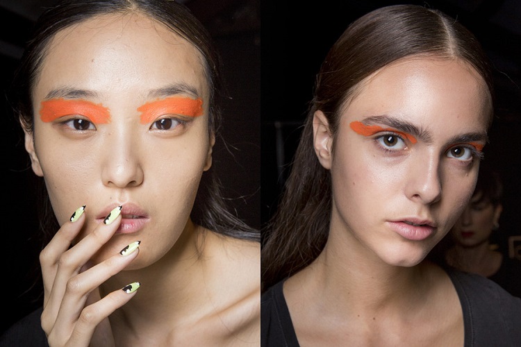 néon makeup maquillage tendance 2021 yeux en orange fard à paupières orange