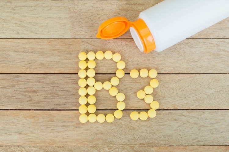 pourquoi prendre vitamine b3 conseils dosage quotidien contre indications risques santé surdosage
