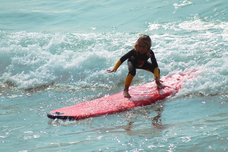 quel sport pour un enfant de 3 ans natation et surf