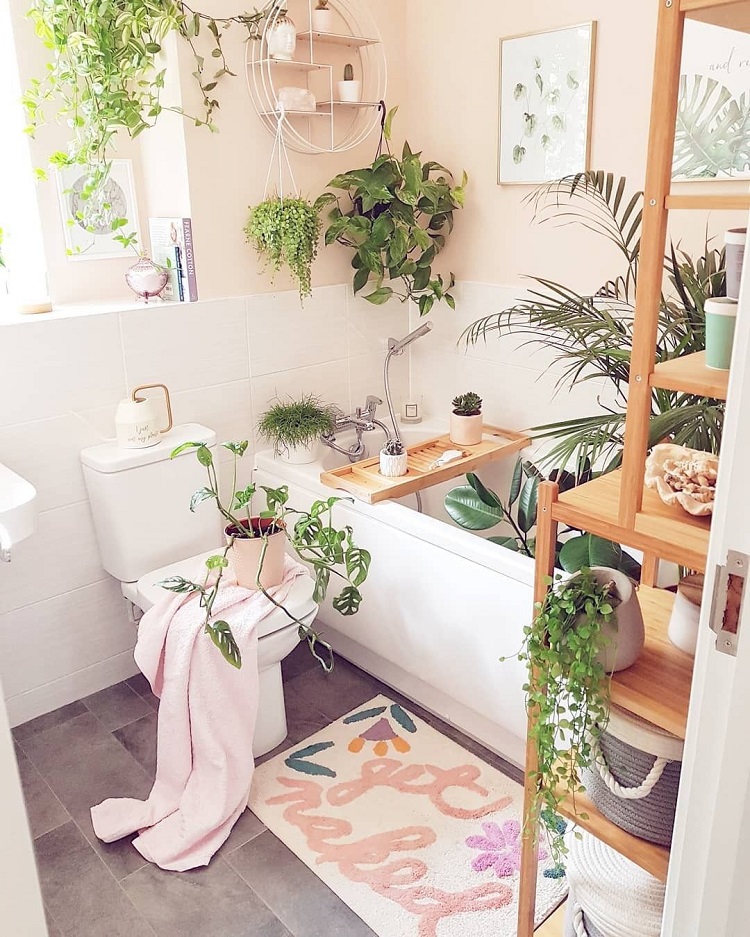 salle de bain bohème plantes vertes moderne