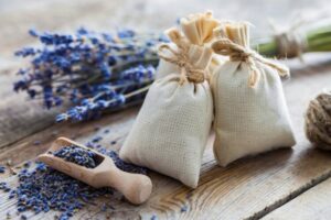 DIY sachets aromatiques pour armoire avec riz huiles essentielles