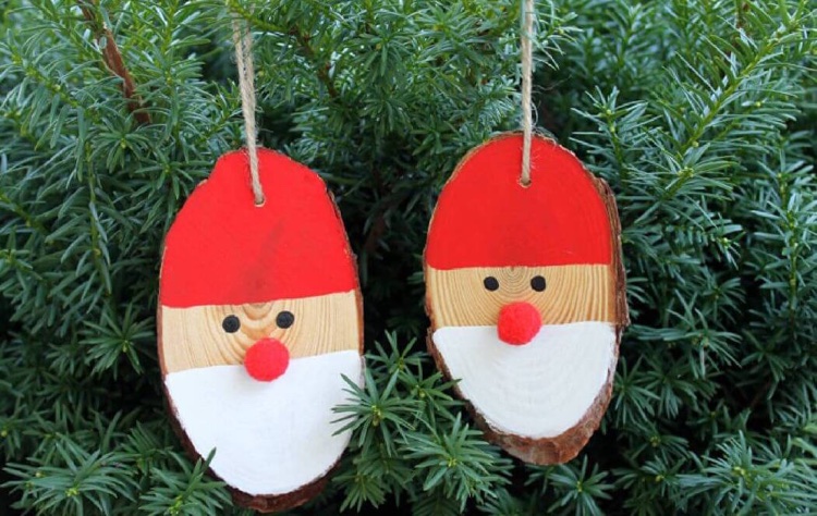 activité manuelle Noel pour personne agée ornements pour sapin rondelles bois