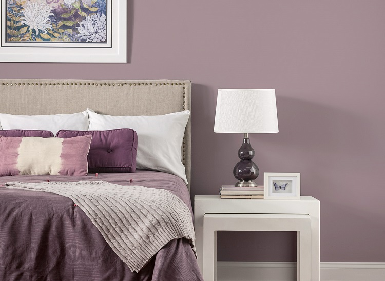 chambre en couleur violette neutre pastel