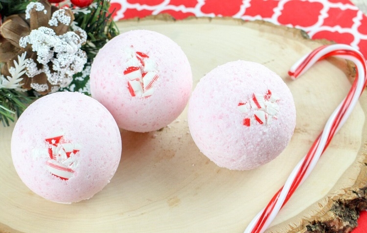 comment faire ses boules de bain maison pour Noël idée cadeau noel diy bombes de bain canne de sucre