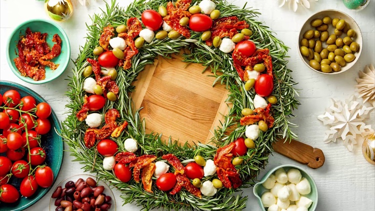 couronne gourmande Noel salade basilic frais mozzarella tomates raisins tomates sechees olives