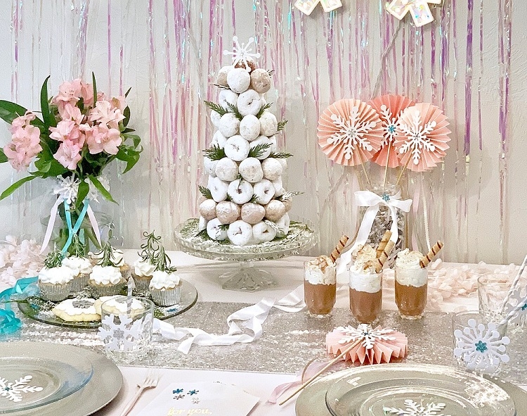 deco table baby shower fille déco hivernale fête prénatale