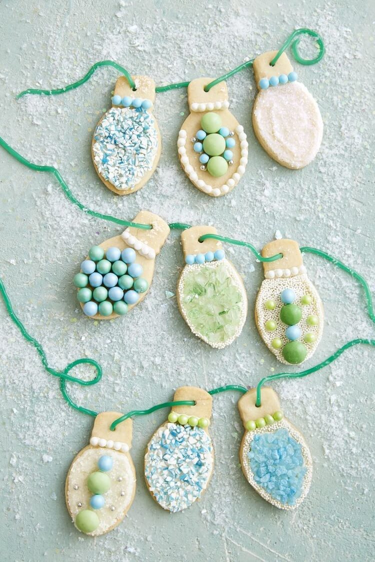 decoration biscuits Noel au sucre guirlande biscuits ampoules Noel déco sucre colore perles sucre bonbons