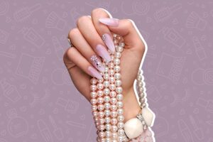 decoration ongles pour les fetes tendance milky nails manucure laiteuse pour nouvel an
