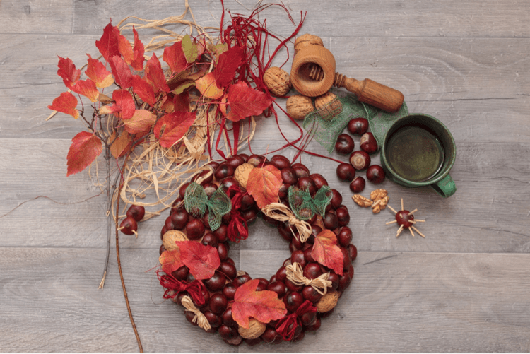 décorations automne faire soi meme jolie couronne automne chataignes raphia feuilles automnales
