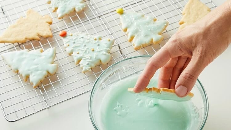 décorer biscuits noël avec glaçage vert