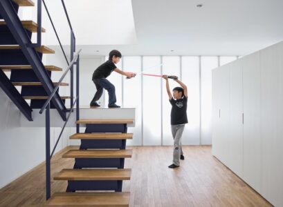 escalier en bois sans contremarche limon central metal noir
