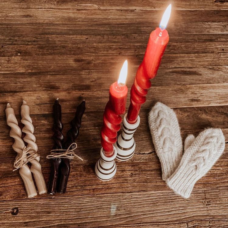 fabriquer des bougies flambeaux torsadées vous même pour noël et nouvel an