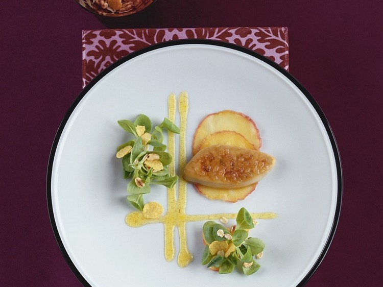 foie gras pommes cuites verdure sauce présentation