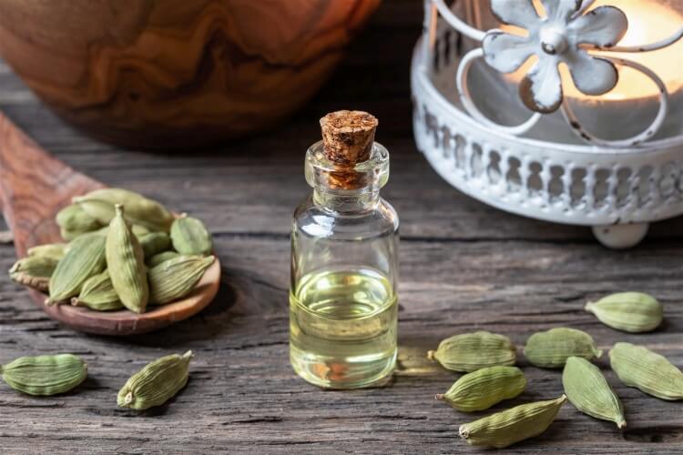 huile essentielle cardamome dans tisane santé