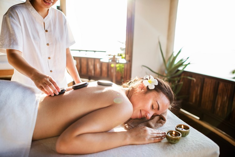 massage aux pierres chaudes technique thérapeutique vertus santé