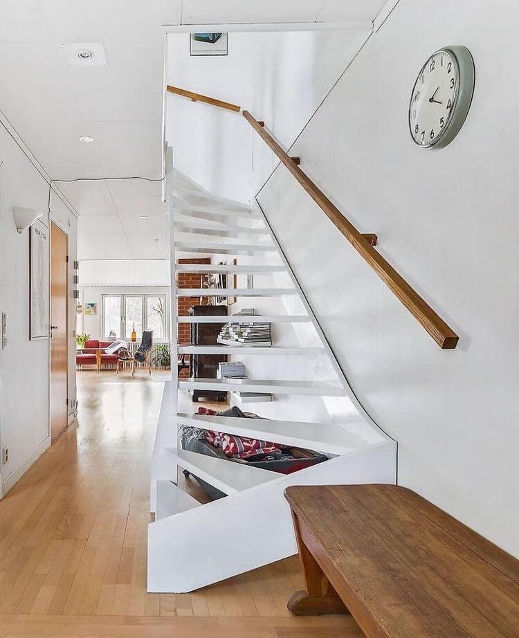 rénovation escalier en bois sans contremarche escalier peint blanc main courante bois