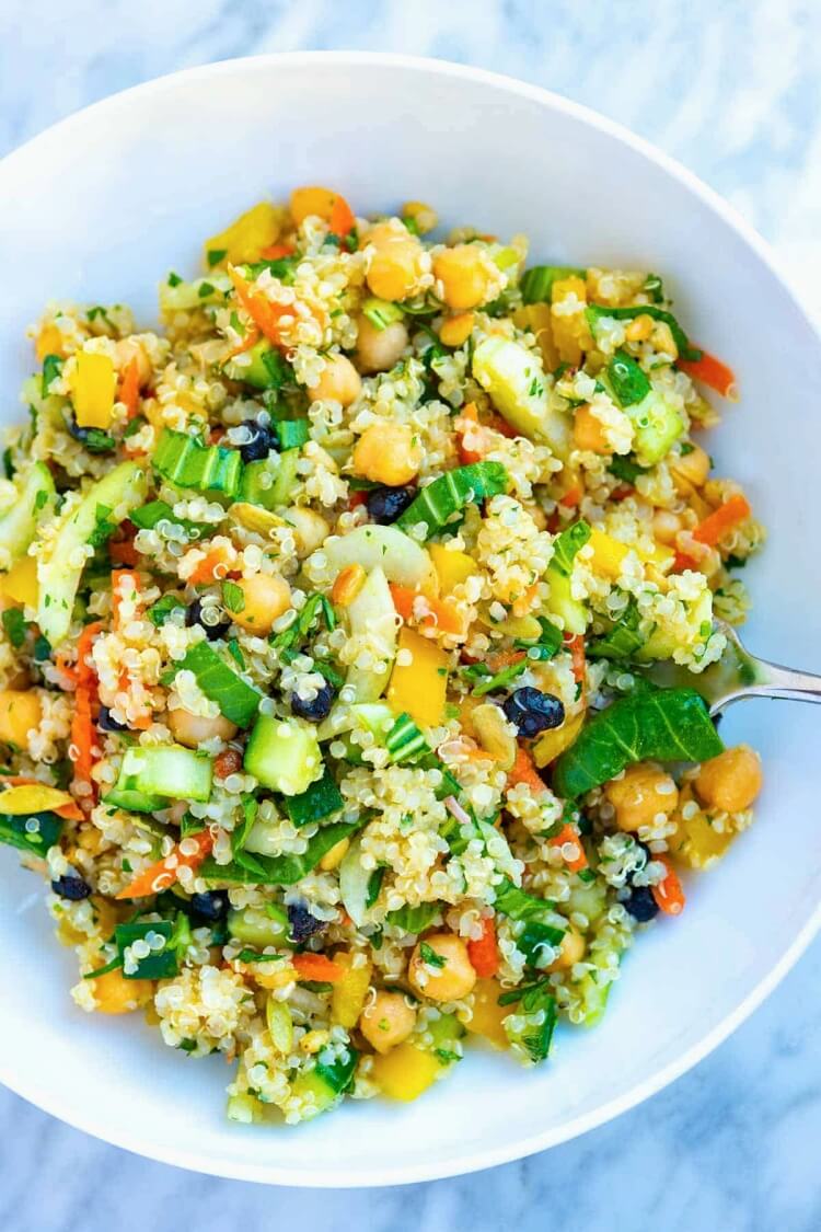 régime méditerranéen salade de quinoa pois chiches concombre