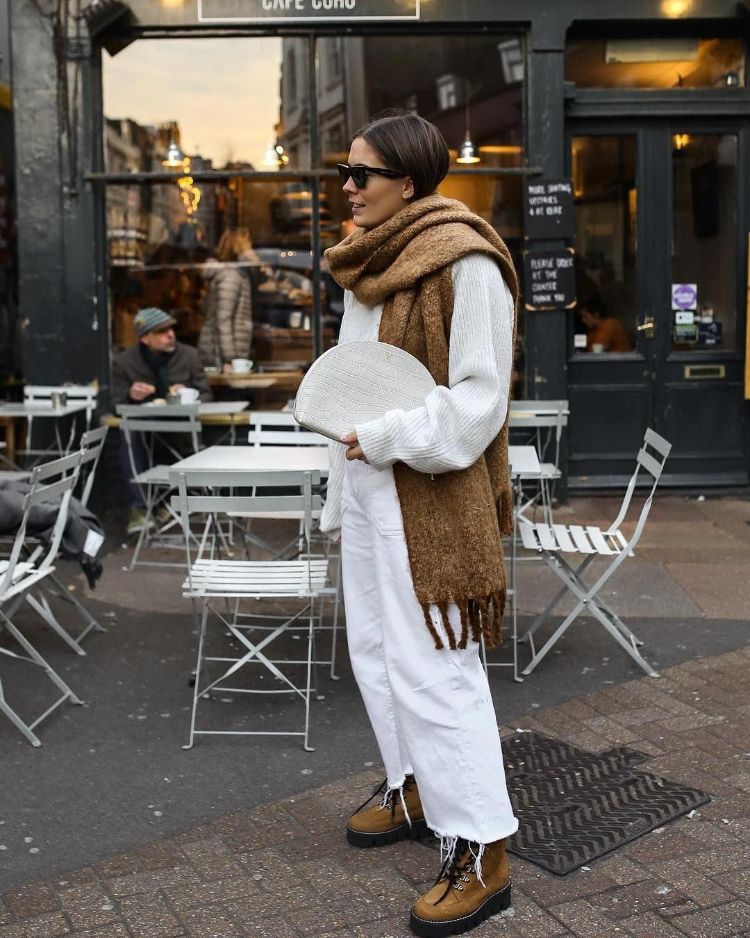 total look blanc femme écharpe laine marron