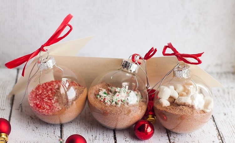 Boule de Noël pour un chocolat chaud gourmand - Au pays de Candice