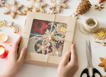 cadeau Noel coffret biscuits maison étoiles flocons de neige pain épices