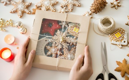 cadeau Noel coffret biscuits maison étoiles flocons de neige pain épices