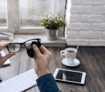 comment bien nettoyer ses lunettes marier utilité et praticité