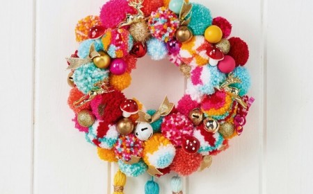 décoration noël avec pompons colorés couronne diy