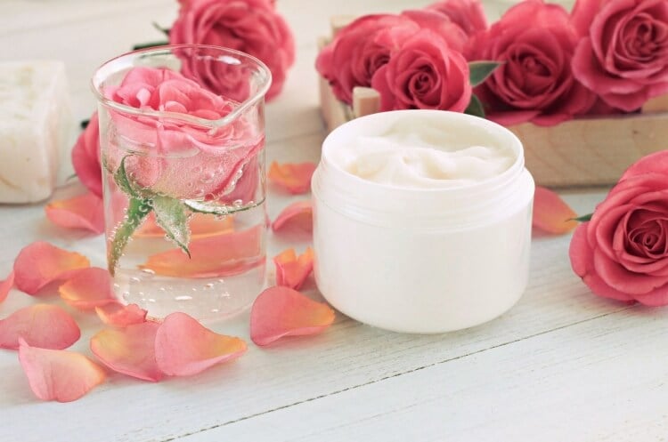 lotion tonique eau de rose maison