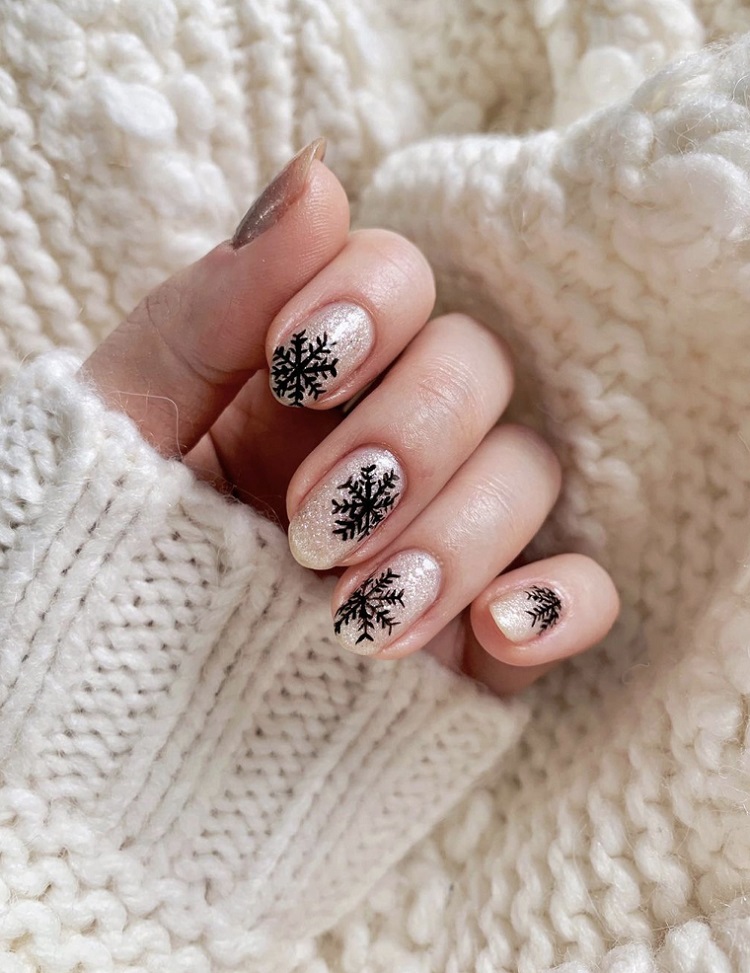 nail art noel flocon de neige facile déco ongles manucure festive