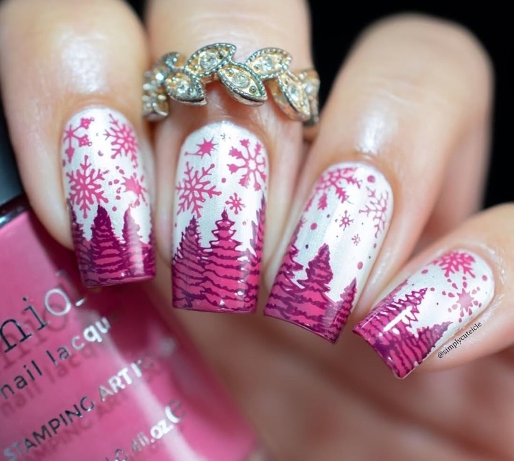 nail art rose hiver sapins flocons de neige