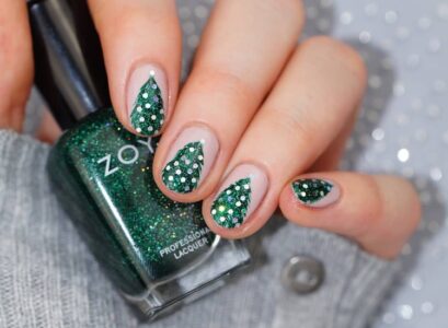 nail art sapin de Noel strass vernis ongles vert Noel