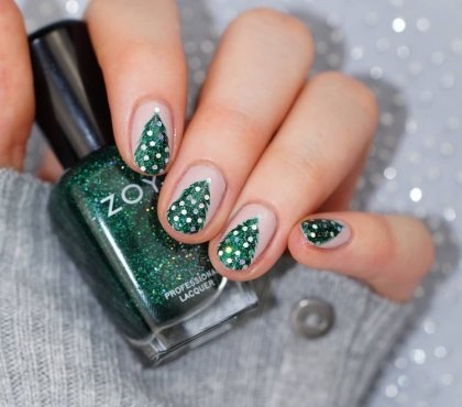 nail art sapin de Noel strass vernis ongles vert Noel