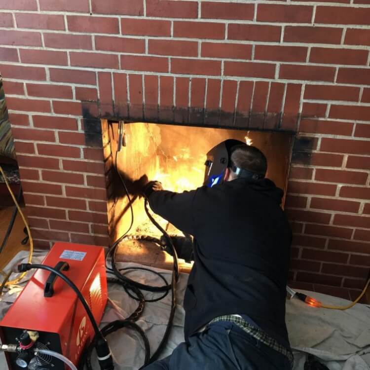 nettoyage cheminée brique équipement masque sécurité