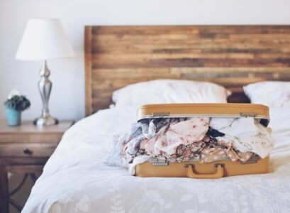 précautions éviter punaises lit en voyage valiser vetements sur lit