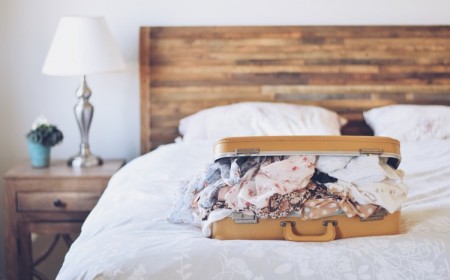 précautions éviter punaises lit en voyage valiser vetements sur lit
