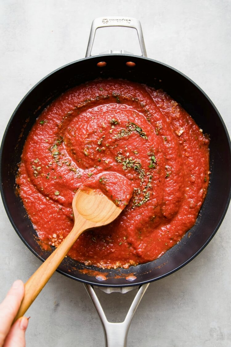 sauce marinara aux tomates pour lasagne végétarienne