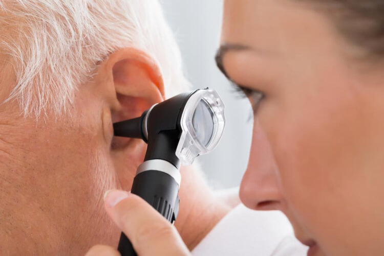 traitement soulager douleur oreille chercher causes douleurs