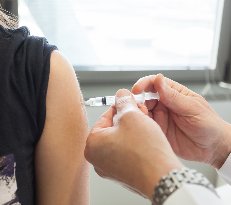 vaccin anti-coronavirus qui pourra administrer recommandations haute autorité de santé