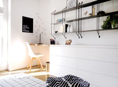 Ikea hack bureau commode Malm blanche etagere murale