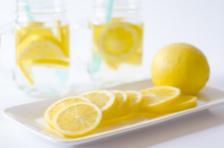 aliments détox purifier le corps éliminer les toxines excès alimentaires citrons