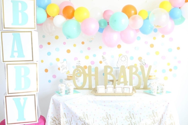 bienvenue au bébé déco ballons multicolores cubes géants