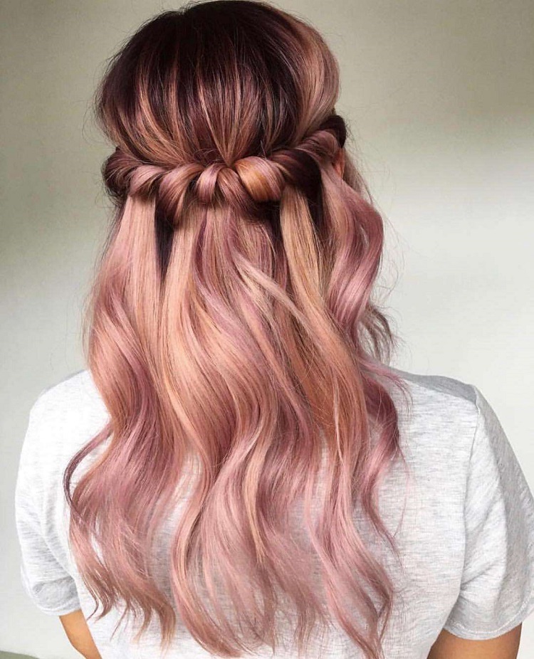 coiffure tendance avec un balayage rose gold
