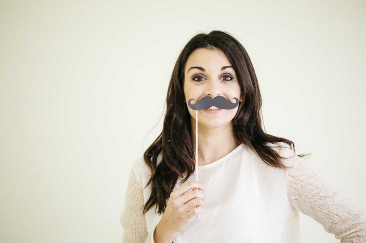 comment enlever moustache femme naturellement trucs astuces techniques épilation