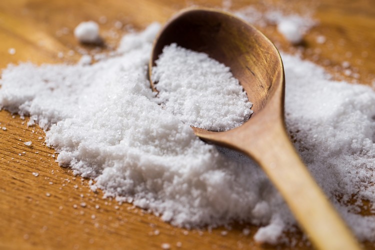 consommation excessive de sel problèmes santé signes alarmants