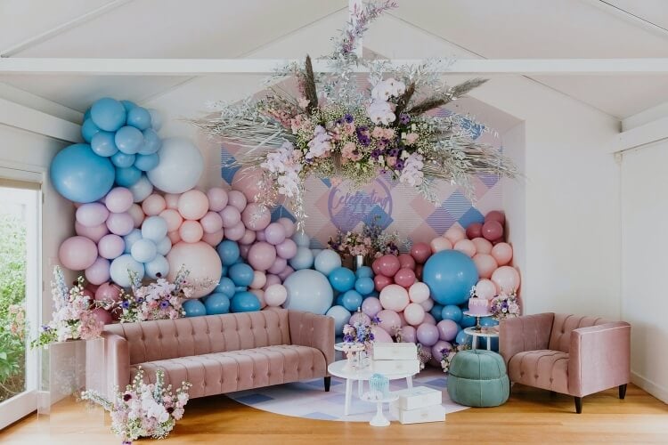 déco sip and see party décoration ballons colorés fleurs