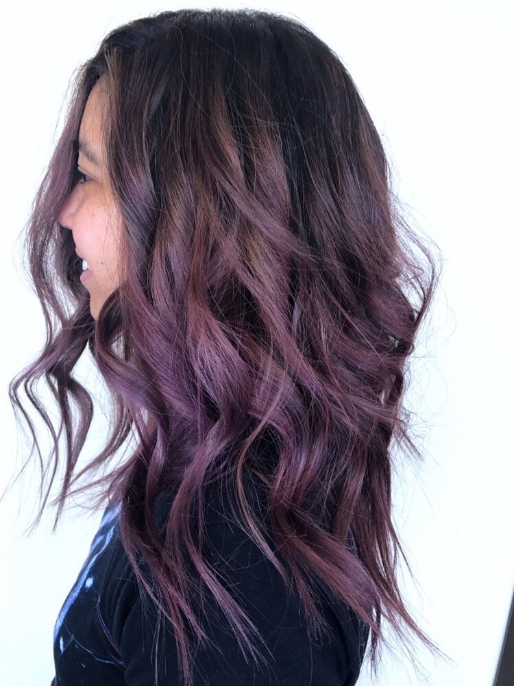 effet smoky cheveux couleur berry baies violettes