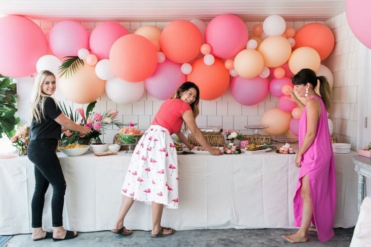 idée décoration sip and see party ballons colorés