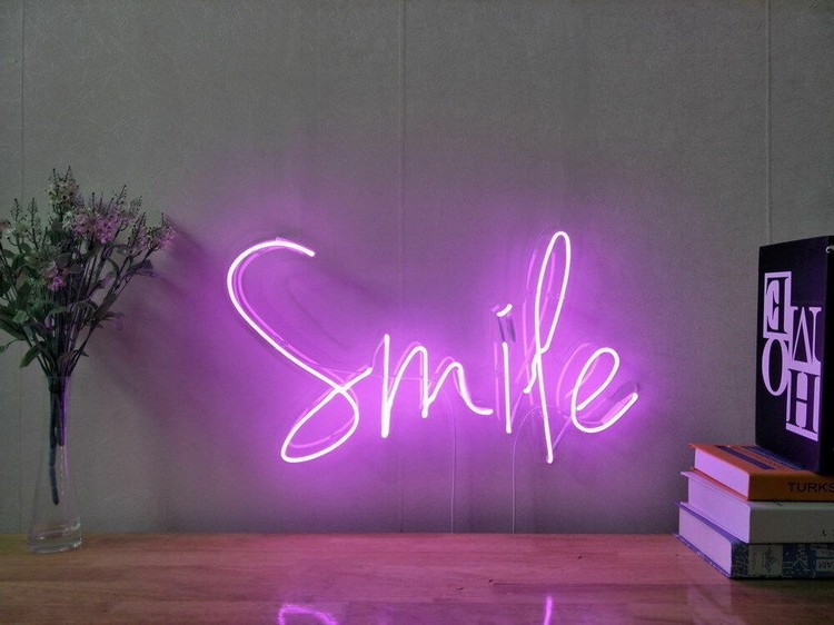 lumière néon chambre coucher adulte enseigne Smile