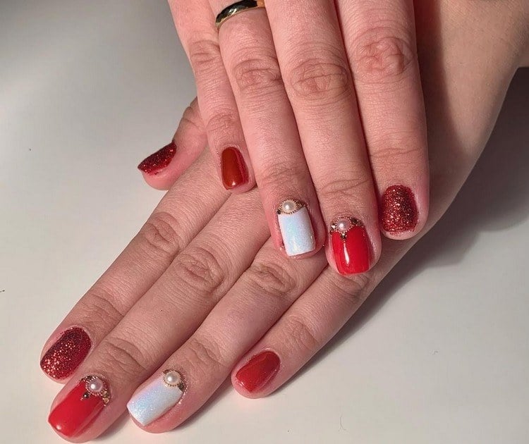 ongles rouge blanc nail art perles strass idées décoration