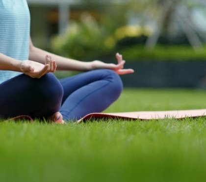 pratiquer du yoga bonnes raisons sport relaxant santé physique et mentale